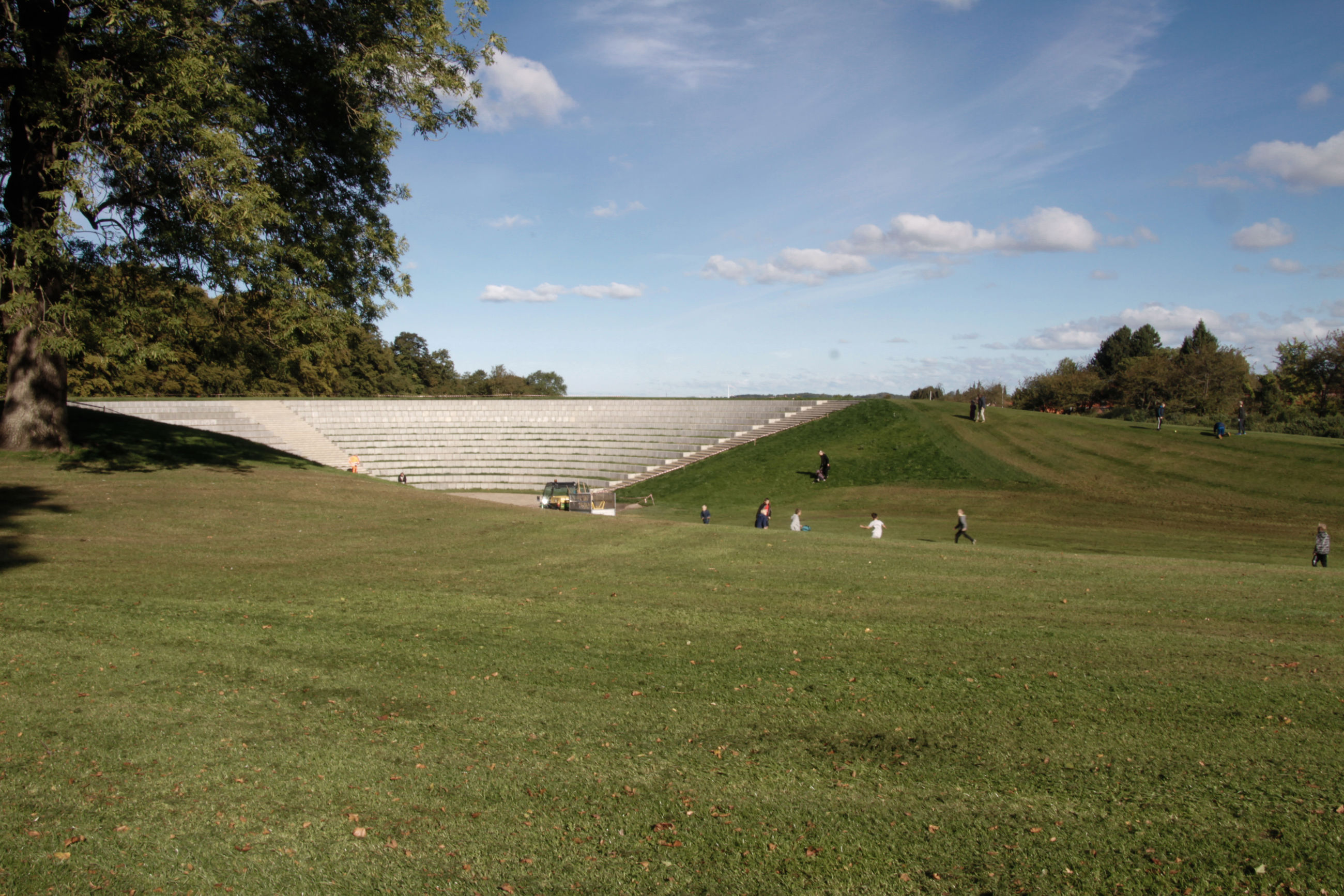 Folkeparken med amfiteatret i baggrunden
