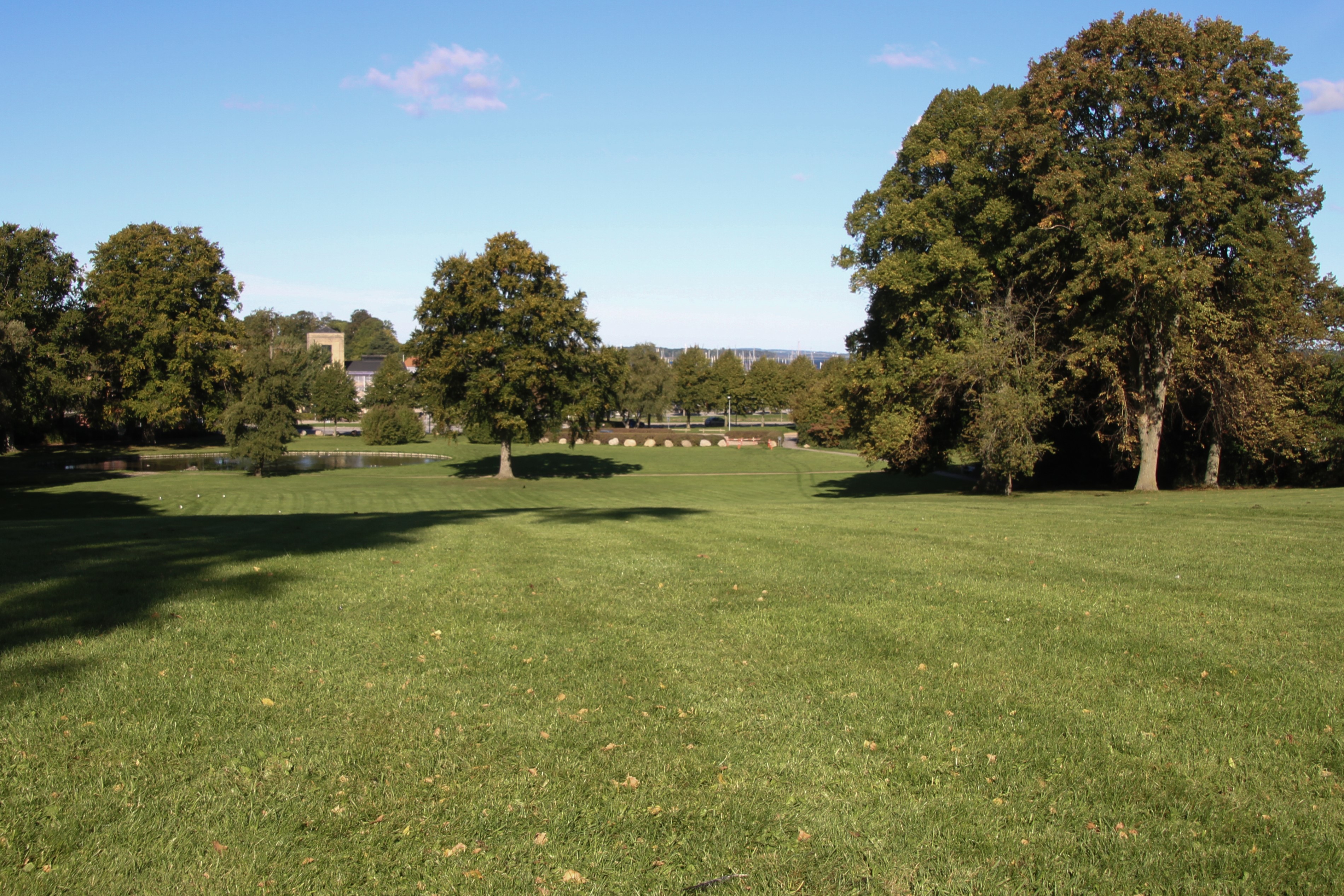 Byparken med udsigt ned mod Roskilde Fjord