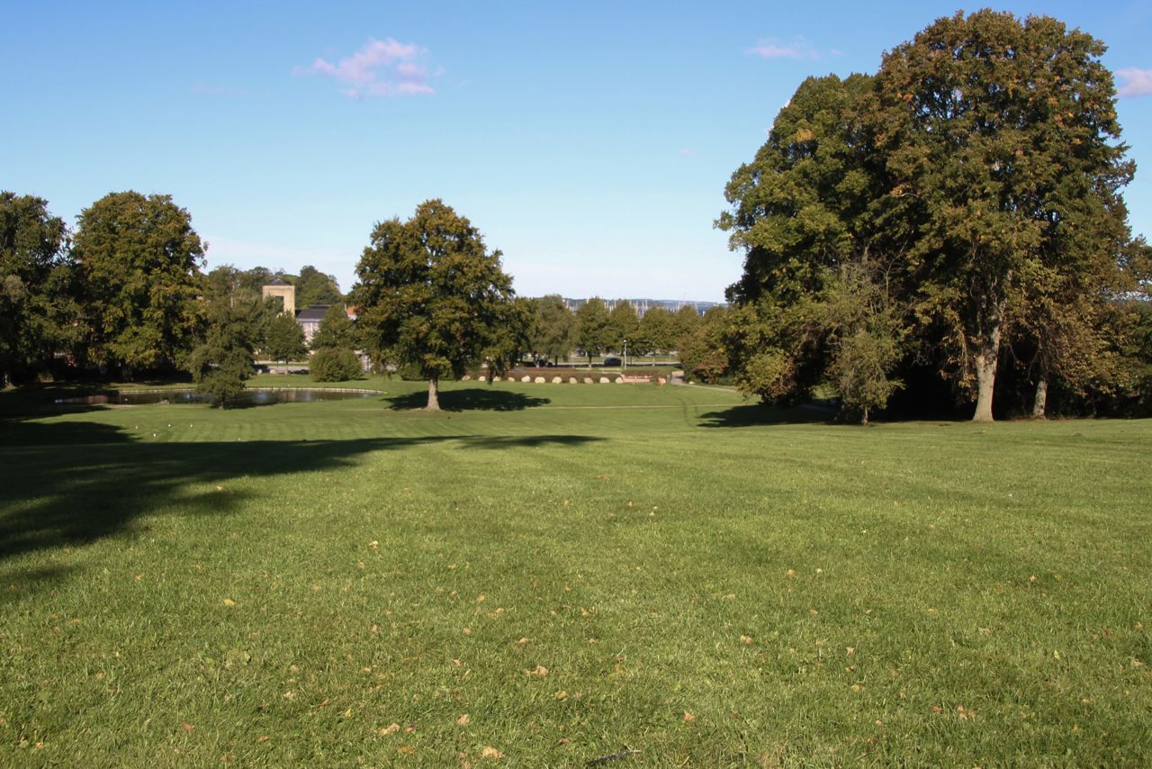 Byparken med udsigt ned mod Roskilde Fjord