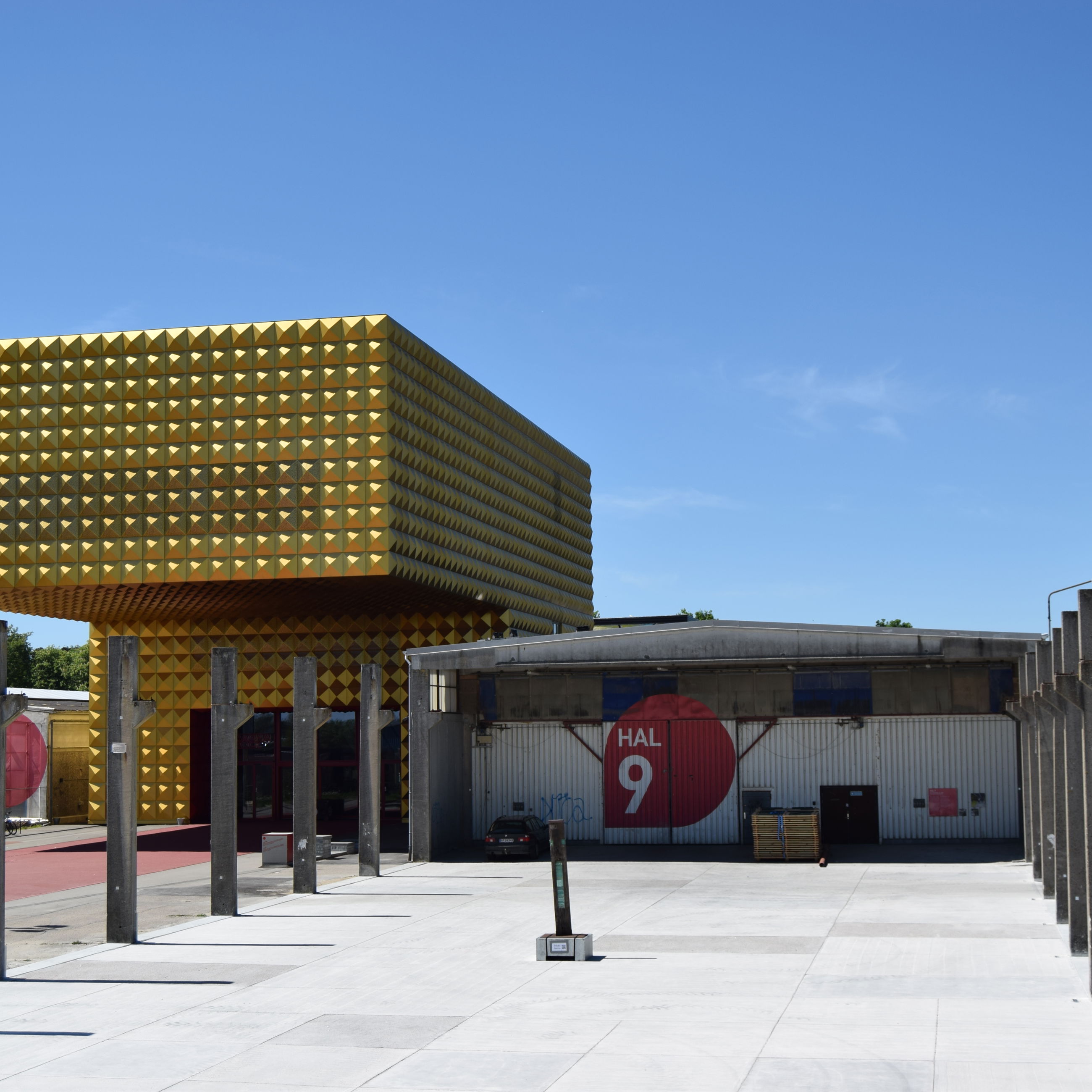 Søjlepladsen med Ragnarock i baggrunden