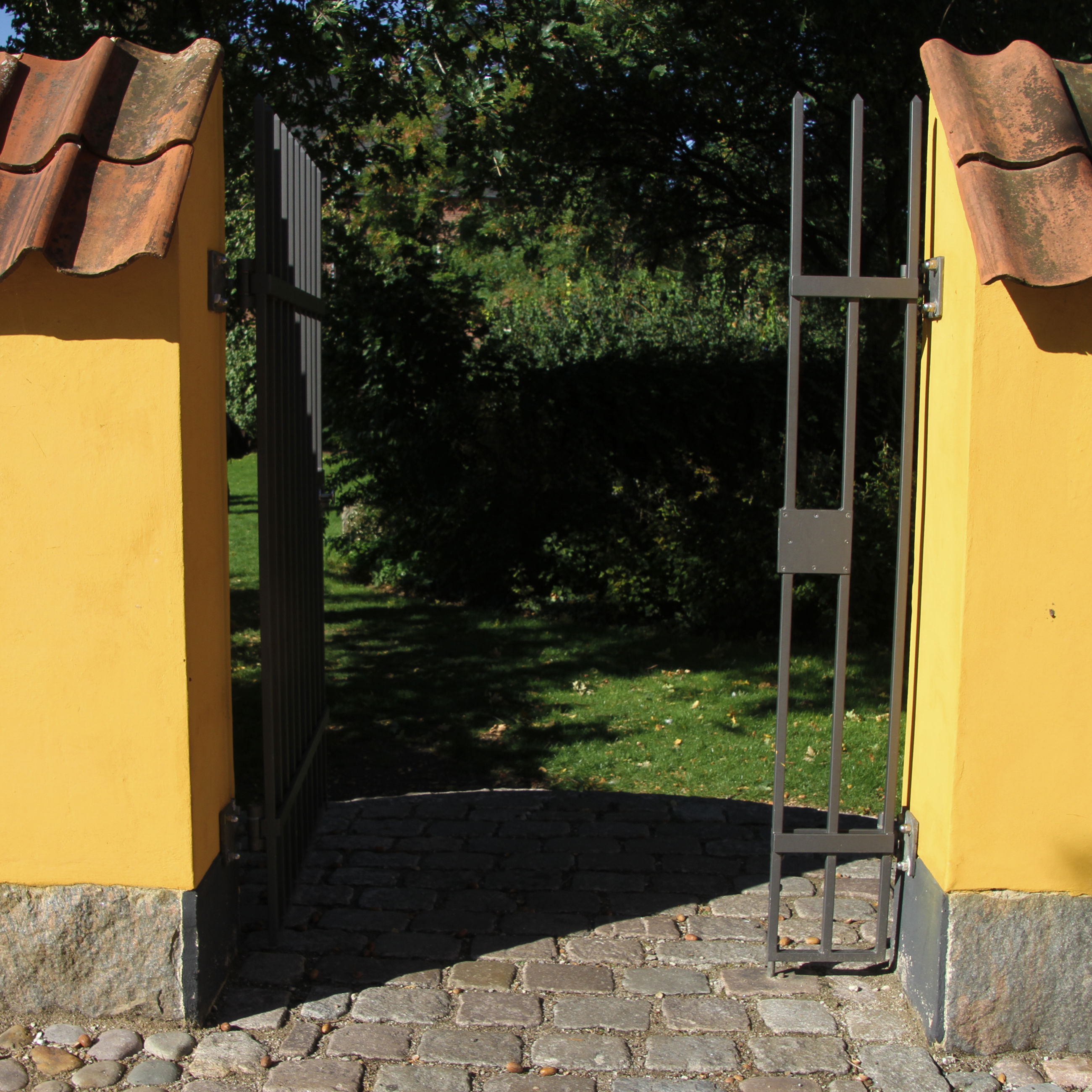 Indgang til Palæhaven ude fra Palæpladsen